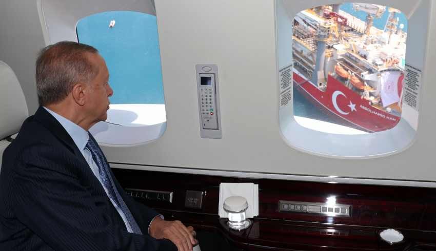 Erdoğan, Abdülhamid Han'a rotayı verdi; Yunanistan korktu